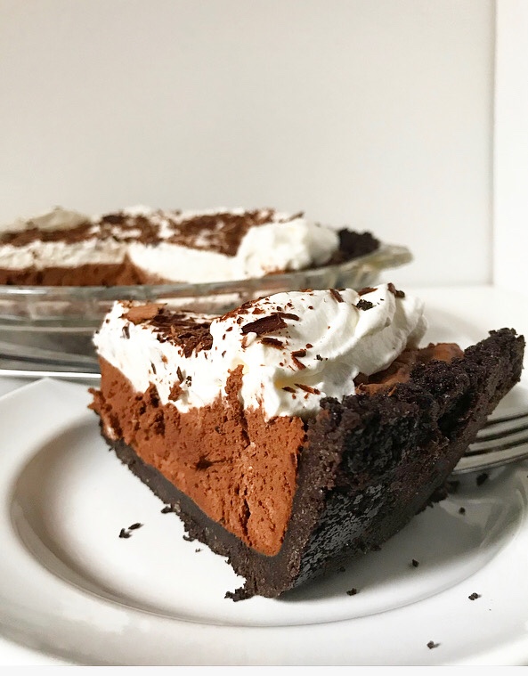 Chocolate Mousse Pie {No-Bake}