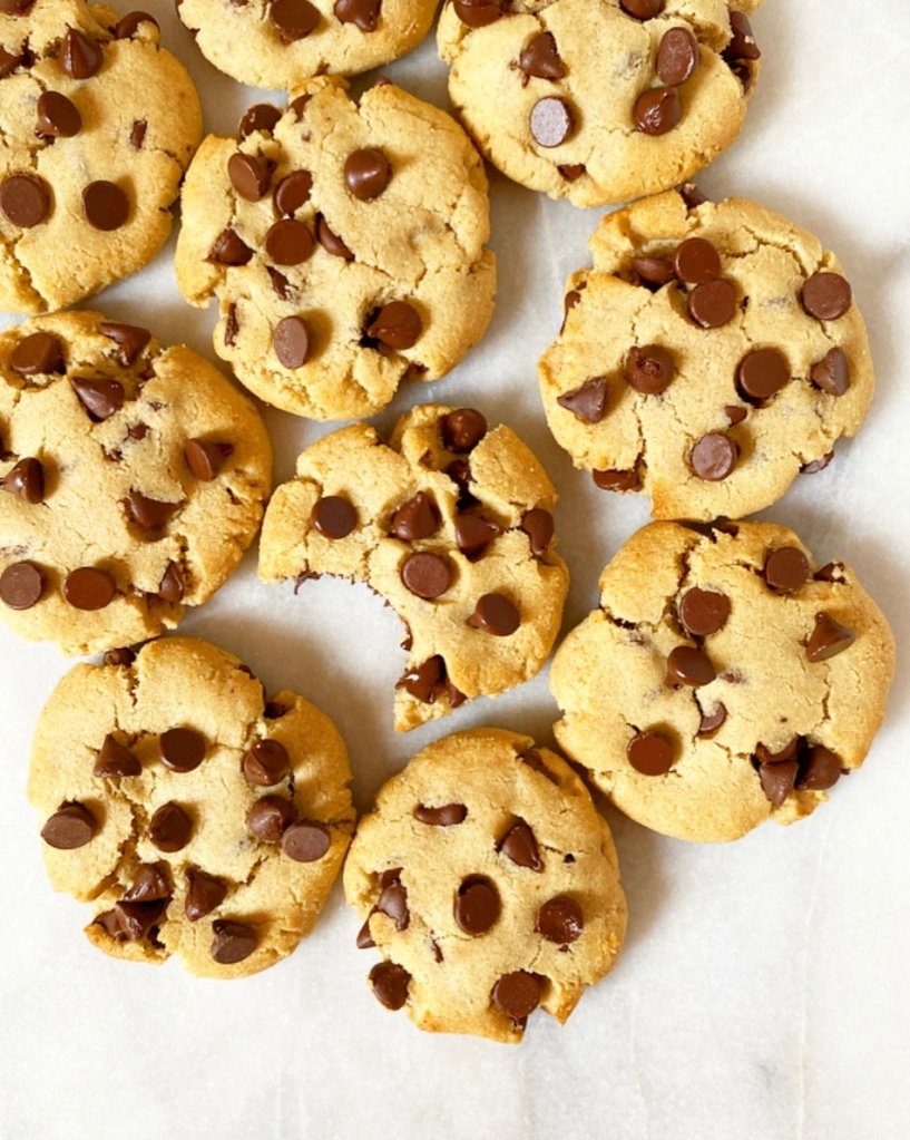 Almond Flour Chocolate Chip Cookies {Vegan & Gluten-Free}​